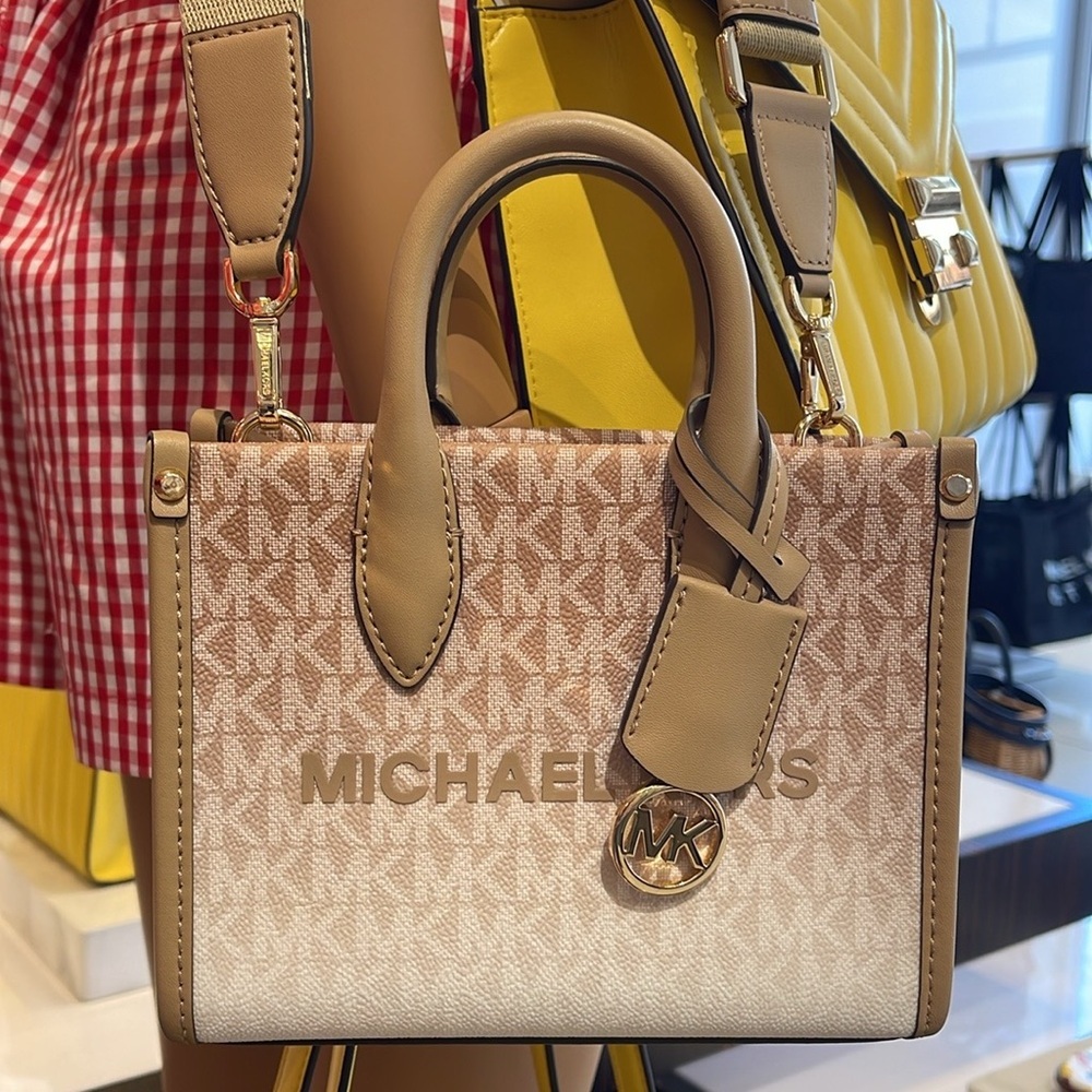 Michael Kors Mirella Extra-Small Ombré Logo Crossbody XBODY Shopper
Camel
NWT